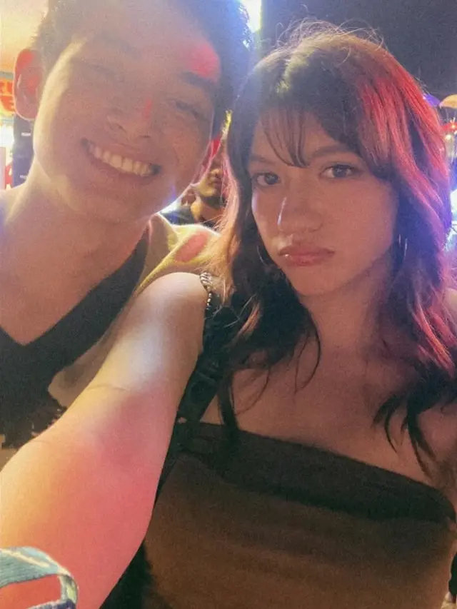 7 Potret Seru Cassandra Lee dan Ryuken Lie Nonton Konser Bareng, Tampil Mesra