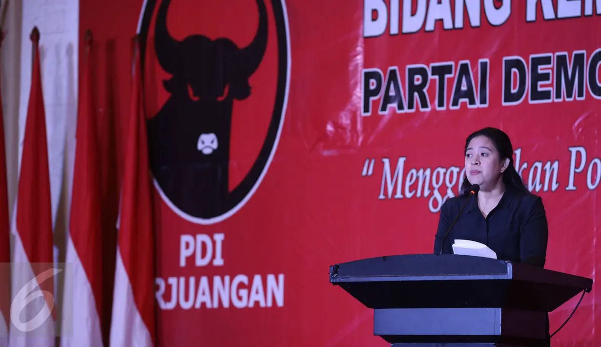 Menko PMK Puan Maharani memberikan paparan dalam Rakor Bidang Kemaritiman TIngkat Nasional PDIP di Jakarta, Minggu (24/4/2016). Rapat ini bertema menggerakkan poros maritim dunia untuk kesejahteraan rakyat. (Liputan6.com/Faizal Fanani)