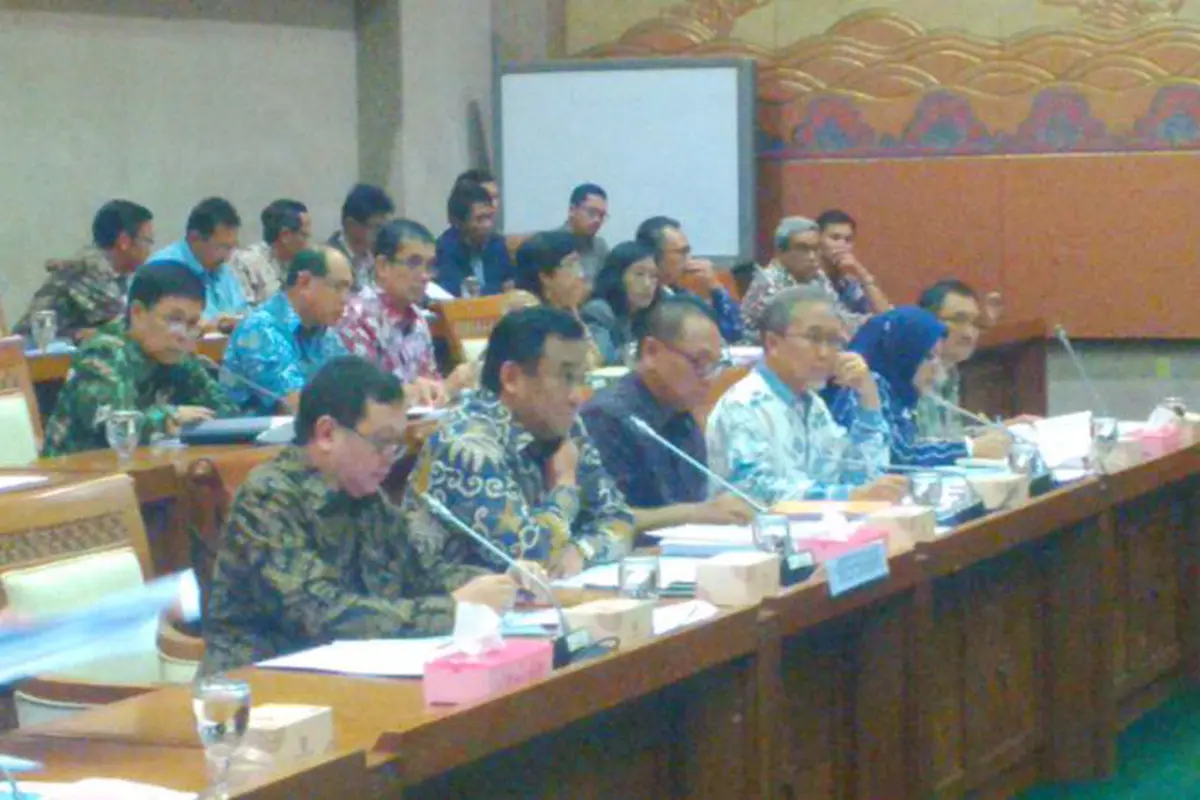 DPR Tantang Mendag Bom Kapal Penyelundup Baju Bekas