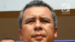Kapolres Tangerang Selatan AKBP Ferdy Irawan memperlihatkan barang bukti senjata api saat gelar perkara kasus pembobolan toko di Polsek Pamulang, Jumat (19/10). Satu perampok tewas tertembak dan dua lainnya berhasil diamankan. (Merdeka.com/Arie Basuki)