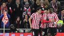 Para pemain Athletic Bilbao merayakan gol ke gawang Barcelona. Hanya berselang tiga menit, Inaki Williams mengubah kedudukan menjadi 2-0 setelah menerima umpan Aritz Aduriz pada menit ke-28. (AFP/Ander Gillenea)