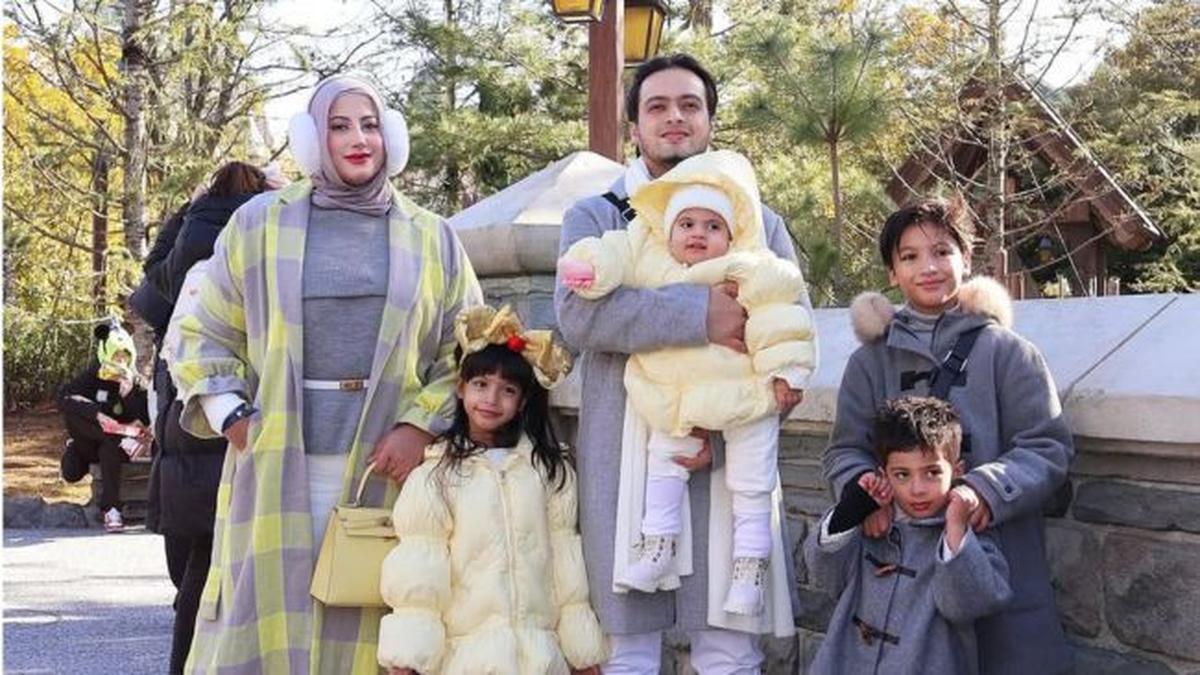 5 Gaya OOTD Tasyi Athasyia Liburan ke Tokyo, Stylish Kembaran dengan Suami dan Anak