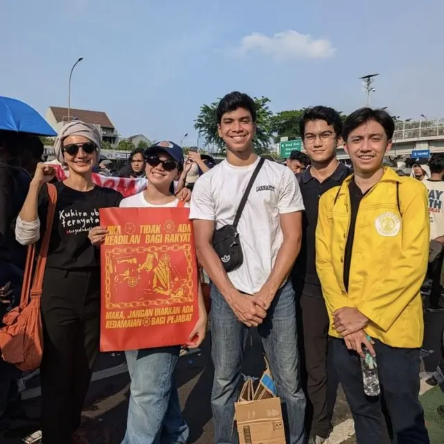 6 Potret Shalima dan Alfath Hakim Anak Wanda Hamidah yang Ikut Demo,