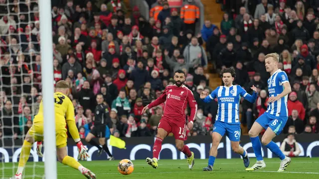 Aksi Mohamed Salah (kedua dari kiri) di laga Liverpool vs Brighton di ronde 4 FA Cup/Piala FA di Anfield, Minggu (15/02/2026) dini hari WIB.