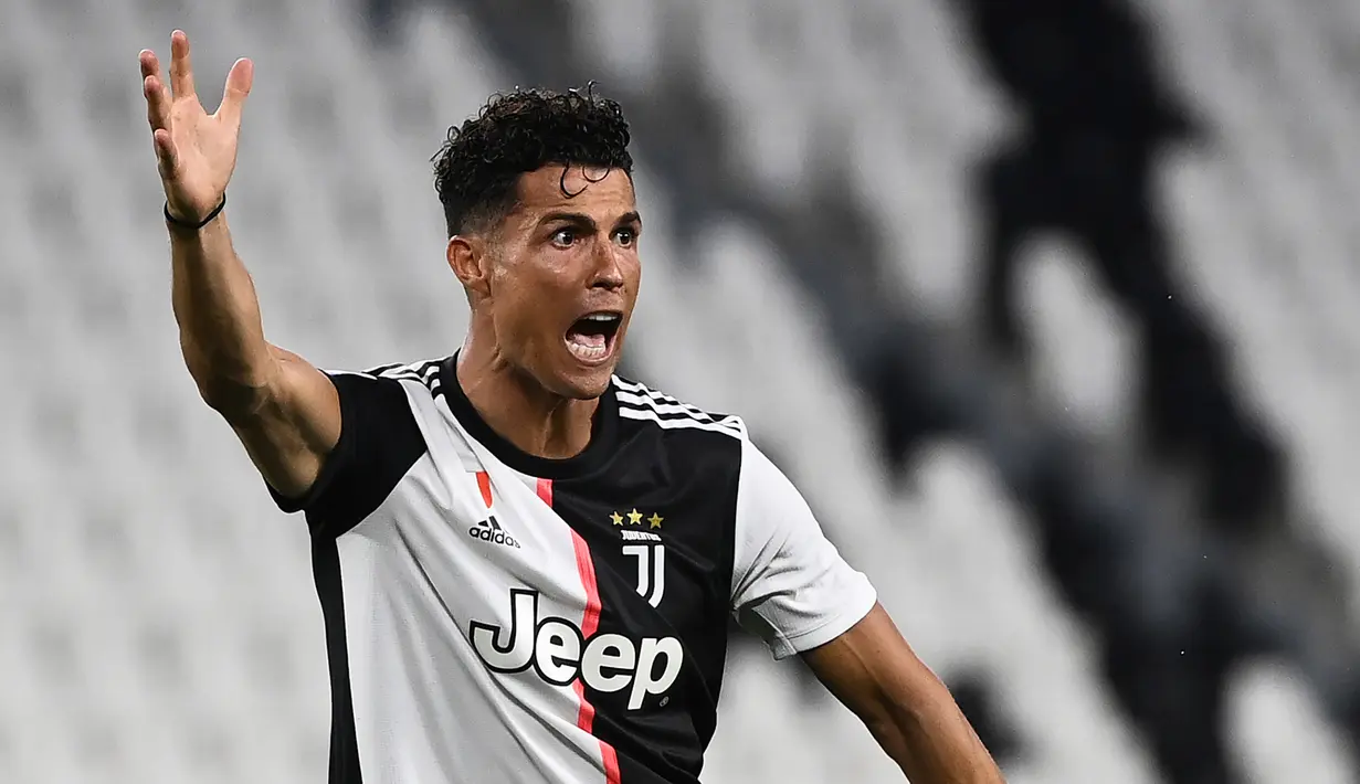 1. Cristiano Ronaldo (130 gol) - Penyerang asal Portugal ini jadi pencetak gol terbanyak di sepanjang sejarah Liga Champions. Cristiano Ronaldo mengoleksi 130 gol di Liga Champions dari penampilannya bersama Manchester United, Real Madrid dan Juventus. (AFP/Marco Bertorello)