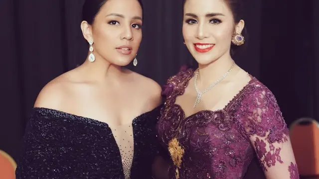 6 Potret Momo Geisha saat Pakai Kebaya, Anggun dan Menawan
