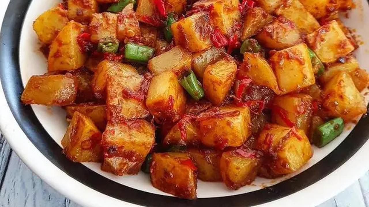 Tanpa Banyak Cabai, Ini Cara Bikin Sambal Goreng Kentang Tetap Merah Menggoda