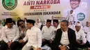 Ketua Umum PKB Muhaimin Iskandar bersama Menteri Tenaga Kerja Hanif Dhakiri, Menteri Desa dan PDTT Eko Putro Sandjojo serta selebriti Tanah Air menghadiri Sholawat Anti Narkoba di Komplek Parlemen, Senayan, Selasa (6/3). (Liputan6.com/Johan Tallo)