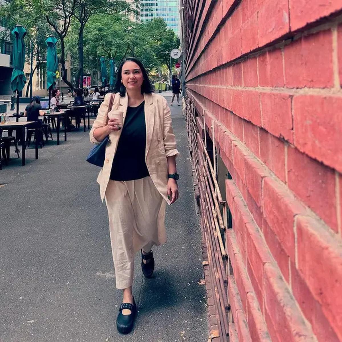6 Pesona Feby Febiola yang Tak Pernah Memudar, Cantik dan Awet Muda di Usia 46 Tahun