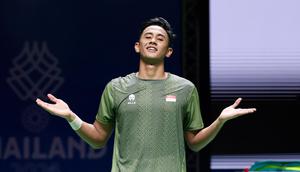 Tunggal putra Indonesia, Alwi Farhan menumbangkan Leong Jun Hao dari Malaysia dua gim langsung dengan skor 2-0, 21-12 dan 21-19 pada final beregu putra SEA Games 2025, di Thammasat University Rangsit Campus, Pathum Thani, Rabu (10/12/2025). (PBSI)