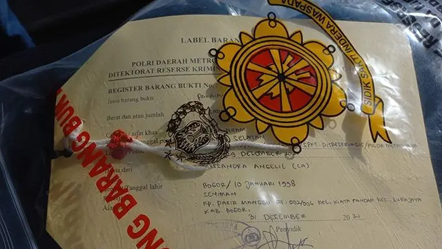 Barang bukti artis CA yang tertulis Cassandra Angelie