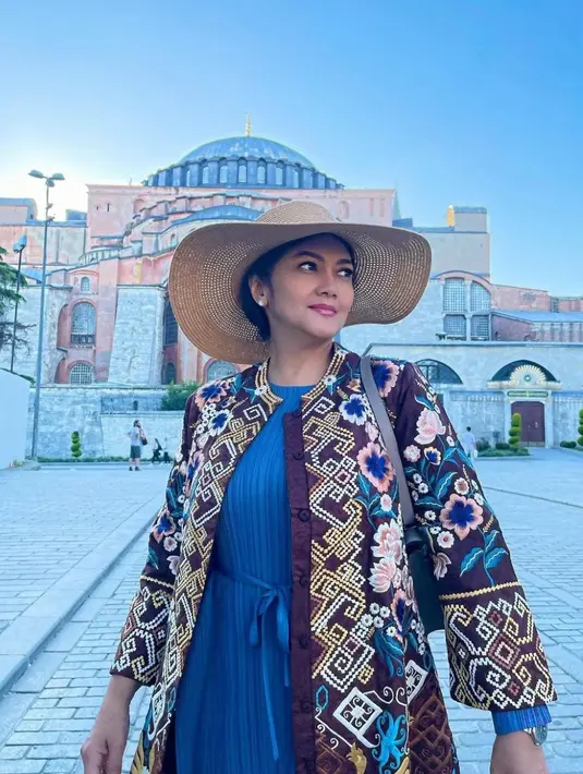 Banyak netizen pun terpana dengan wajah cantiknya. [instagram/bellasaphiraofficial]