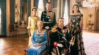Foto resmi keluarga Kerajaan Denmark untuk merayakan 50 tahun Ratu Margrethe II berkuasa. (dok. Per Morten Abrahamsen/Danish Royal House/ https://www.instagram.com/p/CmtYsQ8Arzw/?hl=en/Dinny Mutiah)