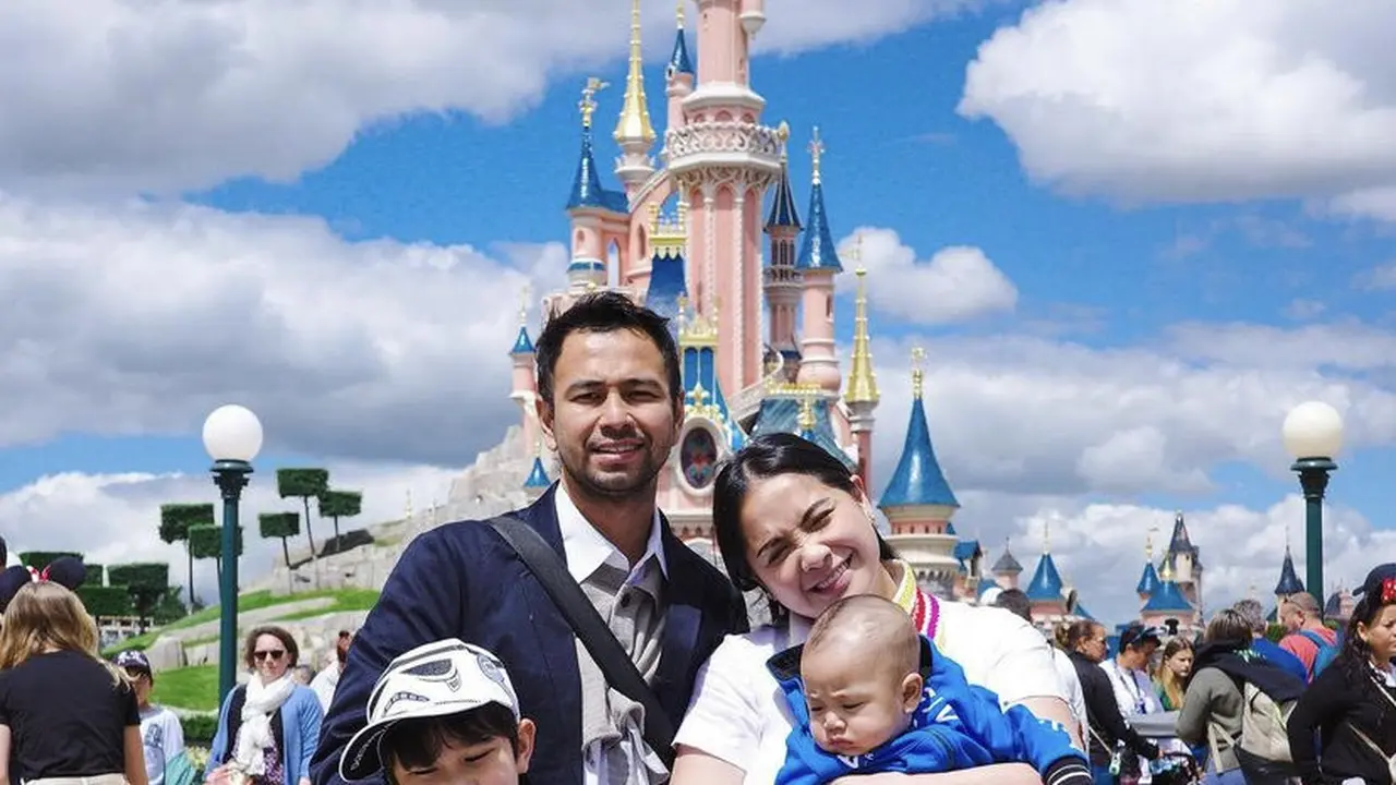 Tampilan Rafatar dan Rayyanza di Paris bersama Nagita dan Raffi Ahmad