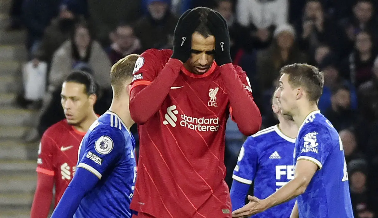 Kekalahan di kandang Leicester City membuat The Reds gagal mendekati Manchester City di puncak klasemen. Mereka berada di peringkat kedua dengan 41 angka tertinggal enam poin dari The Citizens. (AP/Rui Vieira)