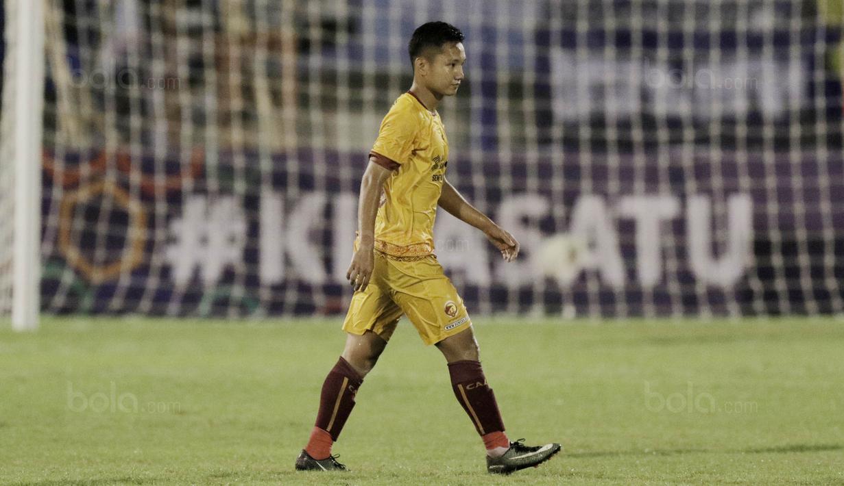Gelandang Sriwijaya FC, Syahrian Abimanyu, saat pertandingan melawan Arema FC pada laga perempat final Piala Presiden di Stadion Manahan, Solo, Minggu, (4/2/2018). Sriwjaya FC menang 3-1 atas Arema FC. (Bola.com/M Iqbal Ichsan)