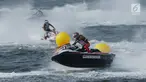 Atlet Jetski Indonesia, Aero Sutan Aswar saat Final Moto4 Jetski kelas Runabout Limited Asian Games di Pantai Ancol, Jakarta, Jumat (24/8). Aero Sutan harus puas dengan medali perak, emas diraih Allanjawi dari UAE. (Liputan6.com/Helmi Fithriansyah)