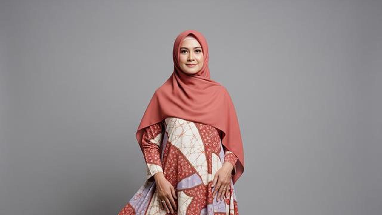 10 Model Baju Gamis Batik Ibu Ibu Terbaru, Ini Padu Padan yang Bikin Terlihat Muda di 2025