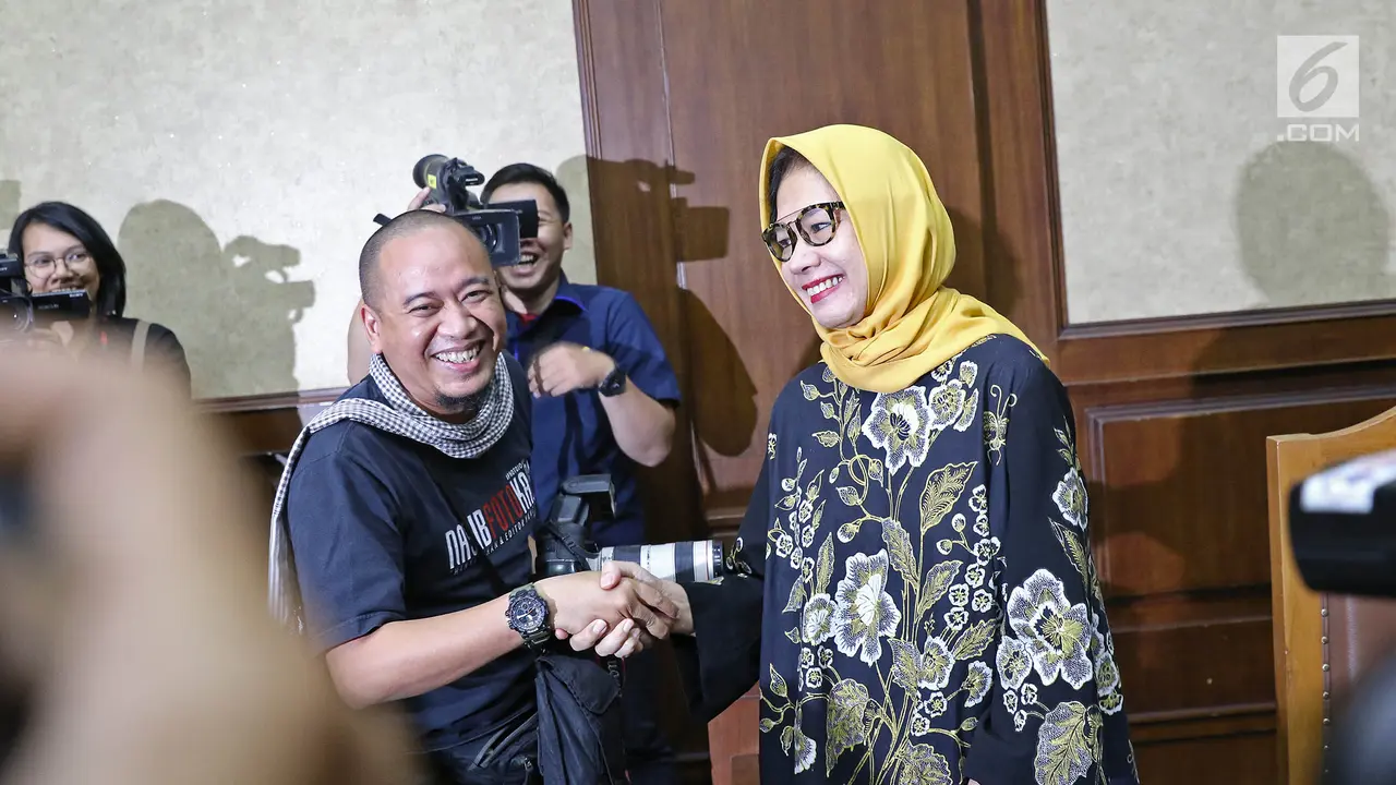 Jalani Sidang Putusan, Karen Agustiawan Dapat Dukungan Keluarga dan Rekan