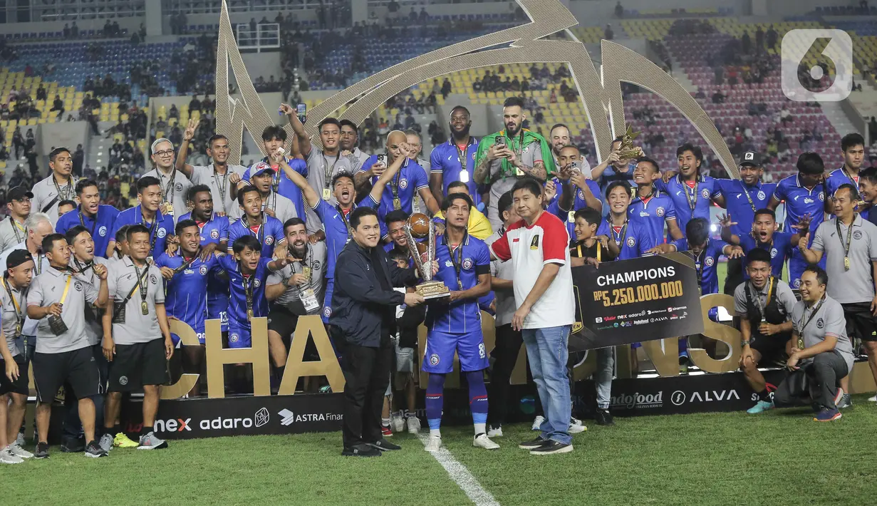 Kemenangan ini menandai kali keempat Singo Edan menjuarai ajang pramusim bergengsi Indonesia dari total 6 kali pelaksanaan Piala Presiden. (Liputan6.com/Herman Zakharia)