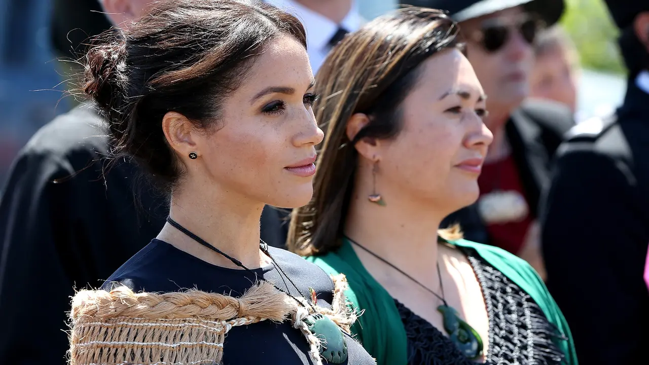 Hari Terakhir Tur Royal, Meghan Markle Pakai Kalung Spesial