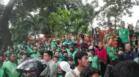Ratusan driver Go-Jek mulai kumpul di Kemang Selatan. (Liputan6.com/Mochamad Wahyu Hidayat)