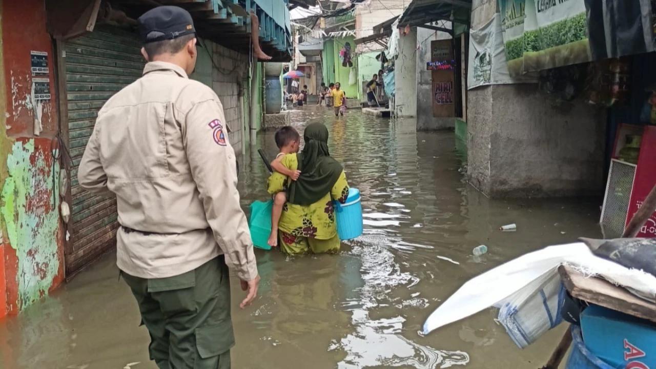 16 RT dan 3 Ruas Jalan di Pesisir Utara Jakarta Terendam Banjir Rob, Depan JIS Kebanjiran