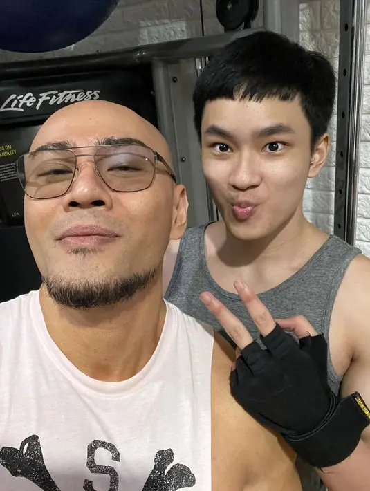 Deddy Corbuzier dan Azka Corbuzier (Instagram/azkacorbuzier)