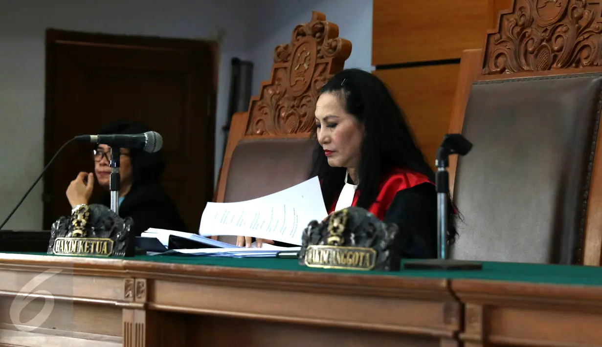 Sidang putusan gugatan praperadilan atas status tersangka Farhat Abbas akhirnya digelar di Pengadilan Negeri Jakarta Selatan, Rabu (30/9/2015). Hakim tunggal Yuningtyas Upiek menolak gugatan tersebut.(Liputan6.com/Herman Zakharia)