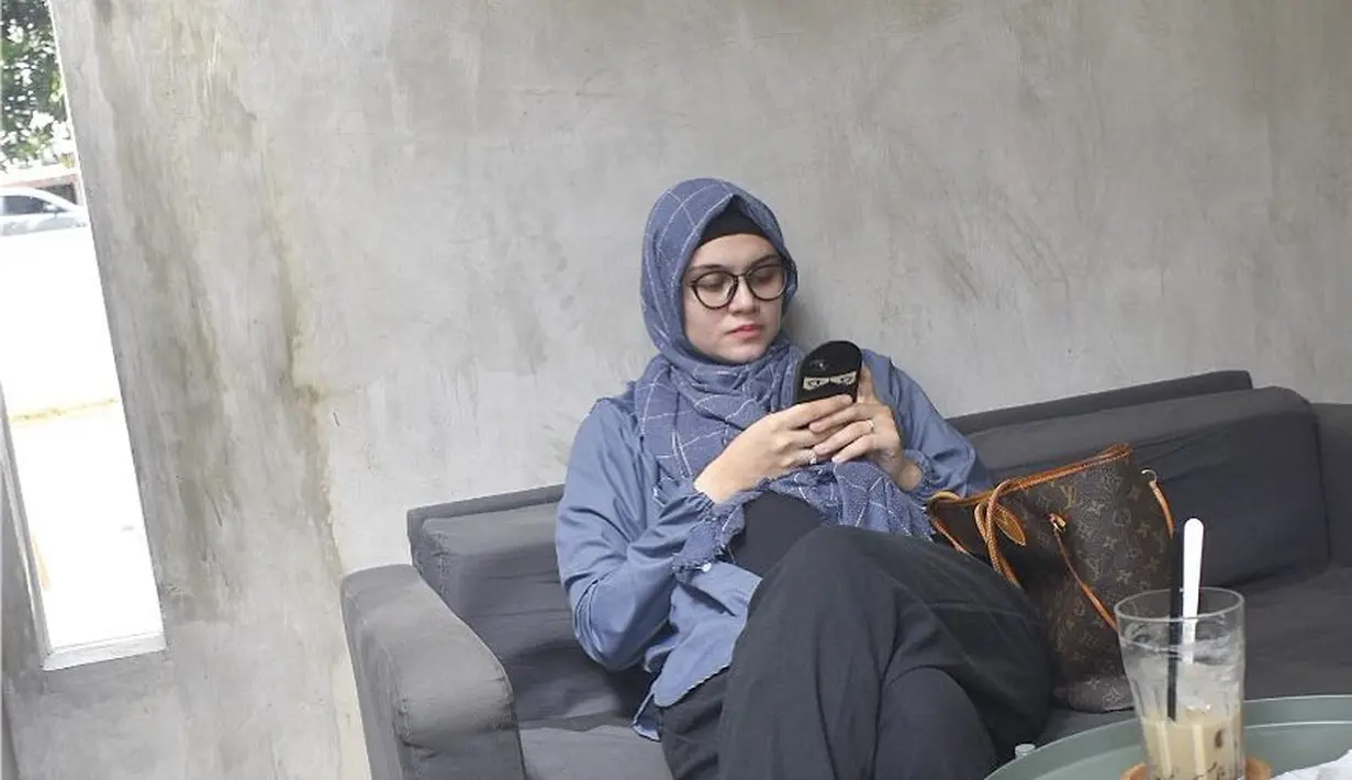 (Instagram/zeezeeshahab)