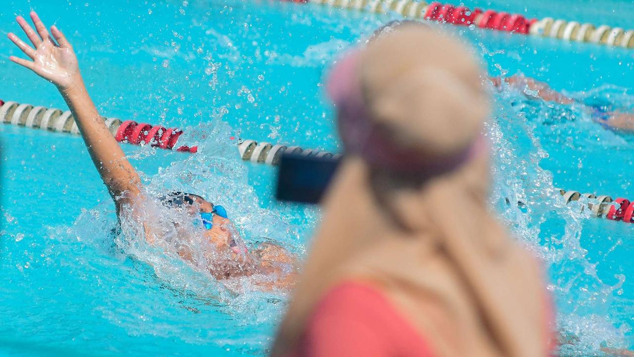 Semangat Murid SD Bertanding Renang dalam Olimpiade Olahraga Siswa Nasional