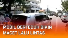 Hasrat berteduh dari panas terik saat antri di persimpangan kerap dilakukan pemotor. Namun yang terjadi berikut ini malah buat tepok jidat. Sebuah mobil nekat berteduh di bawah pohon rindang dekat persimpangan.