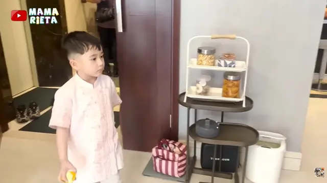 Potret Ruang Makan Rumah Rieta Amilia