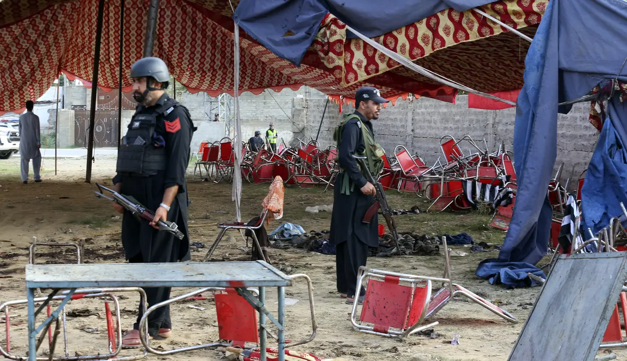 Setidaknya 44 orang tewas akibat bom bunuh diri tersebut. (AP Photo/Mohammad Sajjad)