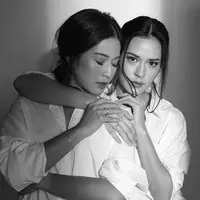 Warganet ramai menyebut Dian Sastrowardoyo dan Raisa seperti bidadari (Instagram/@therealdisastr)