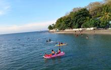 Berlibur di Pantai Pasir Putih Situbondo Favorit Turis, Ombaknya Tenang Cocok untuk Mandi hingga Main Kano