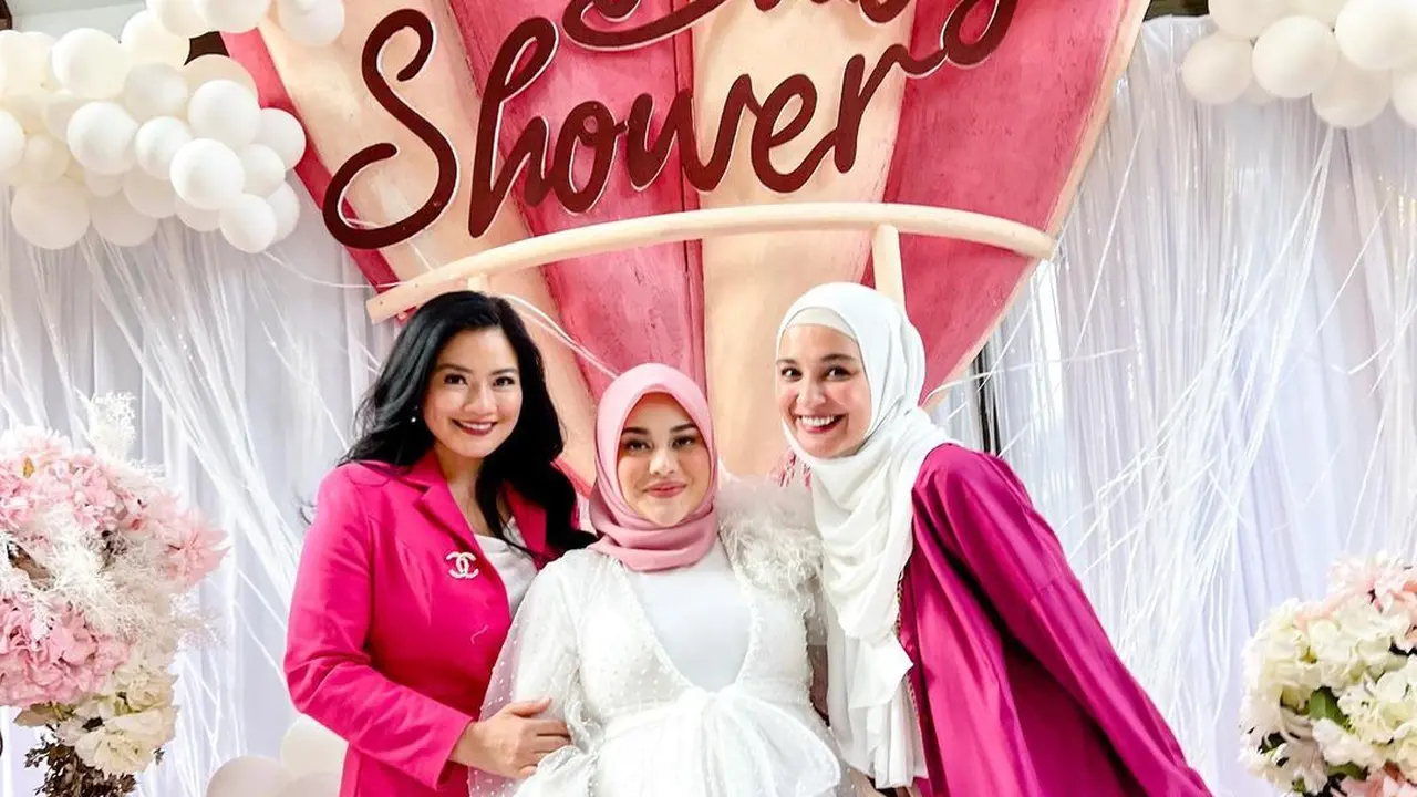Titi Kamal dan Shireen Sungkar di acara baby shower Aurel Hermansyah