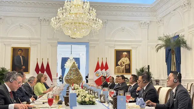 Working Lunch Presiden Prabowo Subianto saat kunjungan kenegaraan Presiden Peru Dina Ercilia Boluarte Zegarra di Istana Merdeka Jakarta, Senin (11/8/2025).
