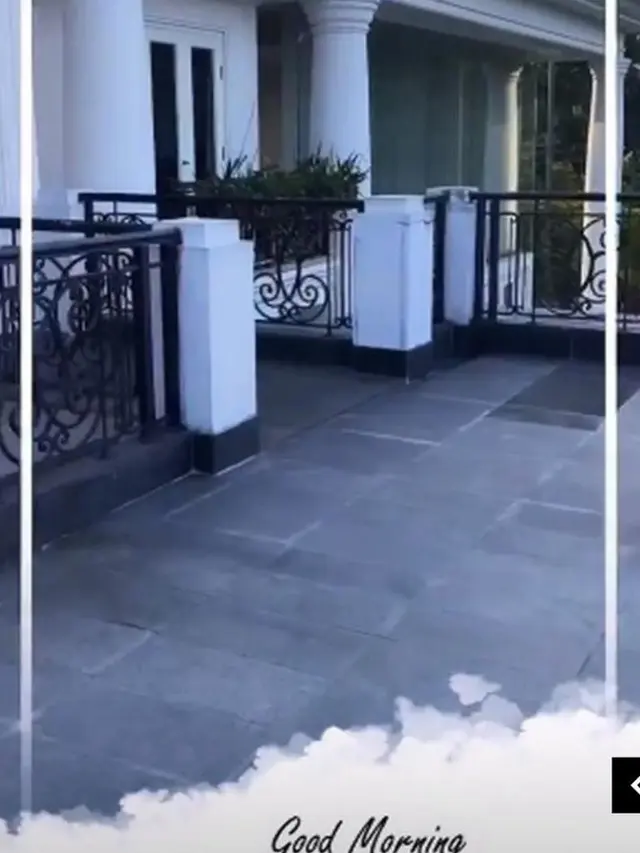 Reino Barack dan Syahrini berada di rumah mewahnya