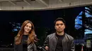 Kembaran dengan sang suami, Aaliyah Massaid menutup tampilan kerennya dengan loafers hitam dari Gucci [@aaliyah.massaid]