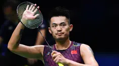 Lin Dan bereaksi setelah mengalahkan Sameer Verma dalam dalam kejuaraan bulu tangkis World Championships di Nanjing, Provinsi Jiangsu, China, 1 Agustus 2018. Lin Dan mengumumkan pensiun sebagai pebulu tangkis. (Johannes EISELE/AFP)