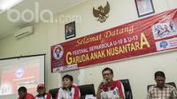 Deputi 3 Kemenpora Bidang Pembudayaan Olahraga, Raden Isnanta, memberikan sambutan pada technical meeting Festival Sepak Bola U-10 dan U-13 Garuda Anak Nusantara di Museum Olahraga TMII, Jakarta, Sabtu (25/2/2017). (Bola.com/Vitalis Yogi Trisna)