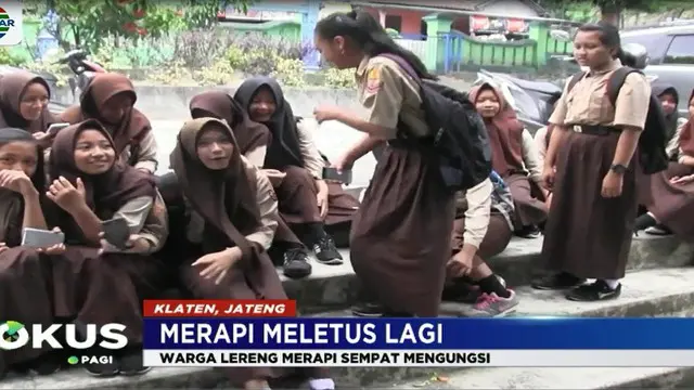 Suara gemuruh puncak Gunung Merapi membuat para siswa panik dan ketakutan.