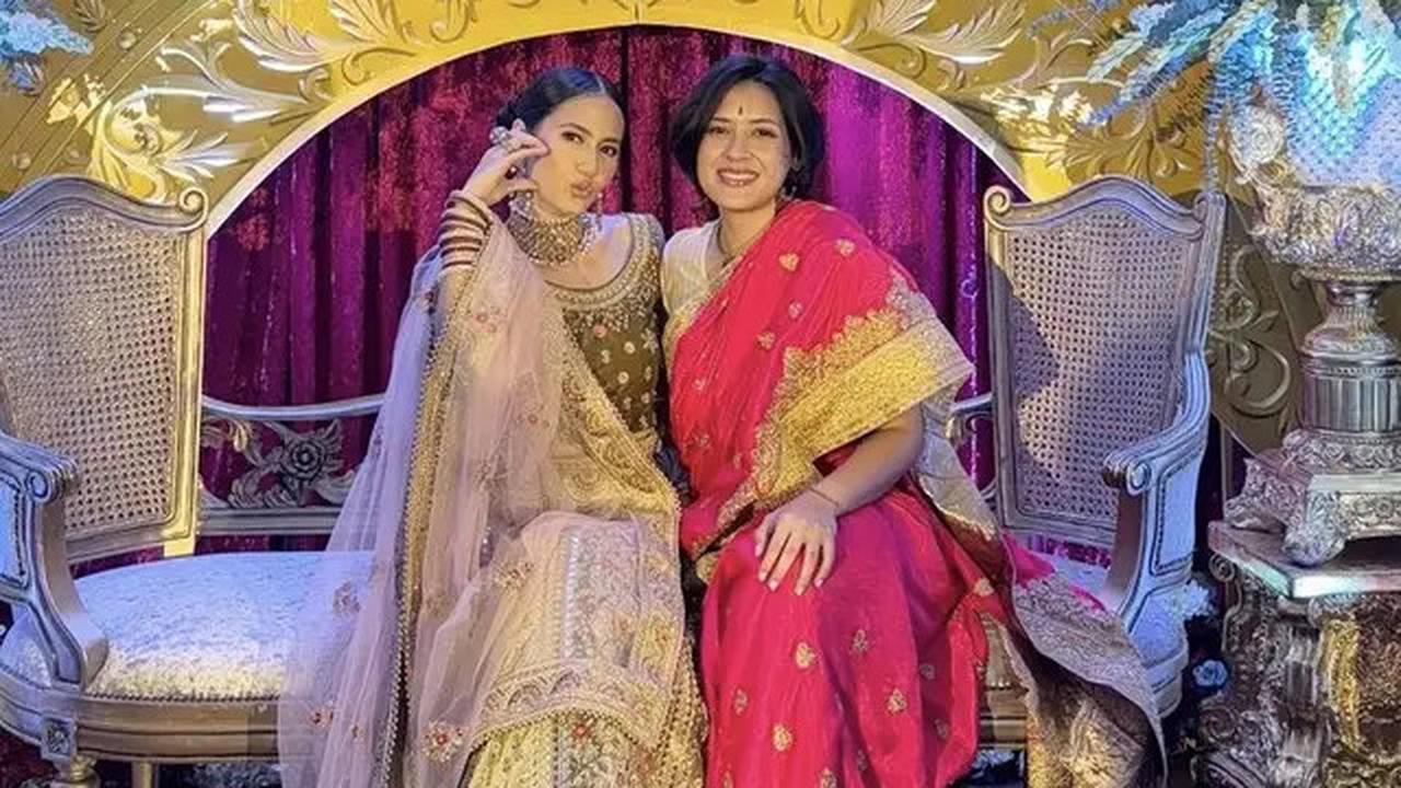Resmi Menikah dengan Crazy Rich Malaysia, 6 Gaya Pevita Pearce Kenakan Baju India saat Henna Night