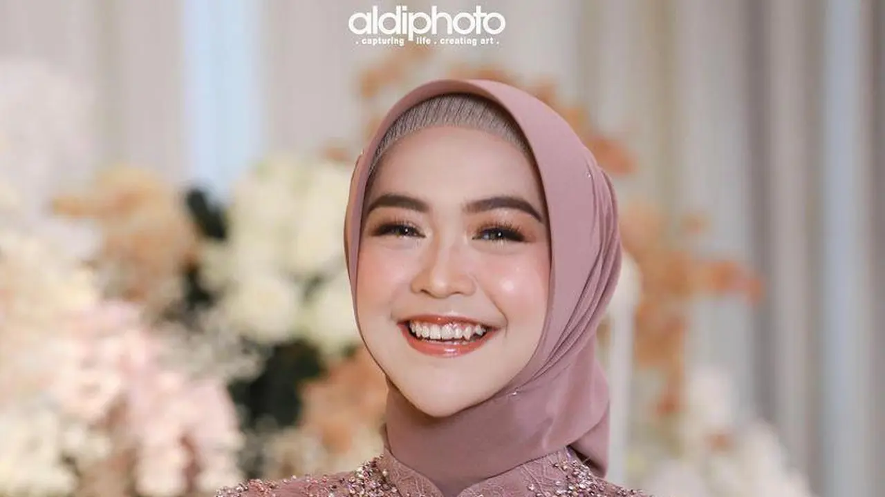 12 Detail Penampilan Ria Ricis di Momen Siraman, Anggun Berkebaya