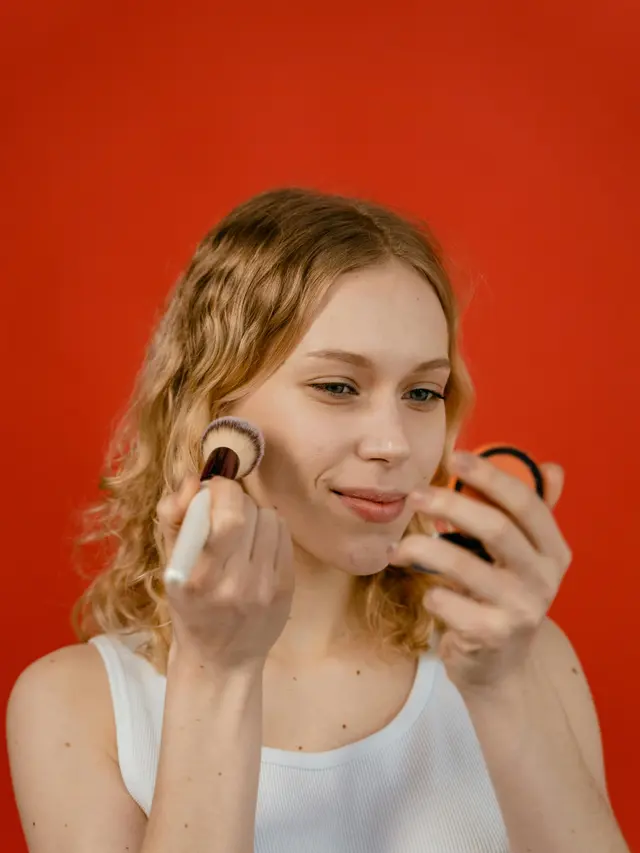 6 Tips Mengaplikasikan Spray Blush agar Terlihat Flawless (photo by pexels.com)