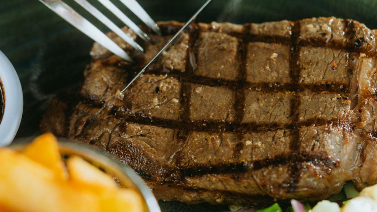 Nikmati Hidangan Iduladha tanpa Kalap dengan Teknik Mindful Eating