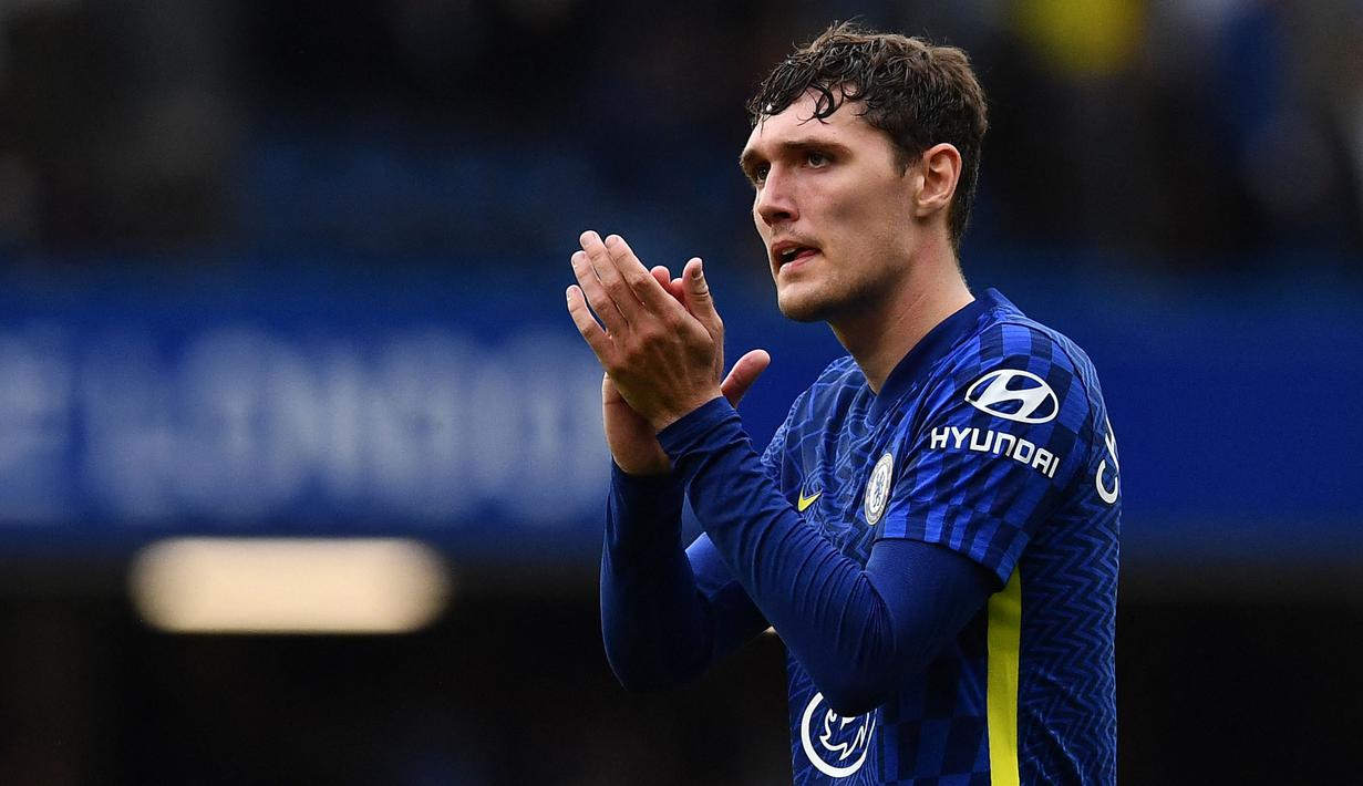 Selain Rudiger, Chelsea juga harus rela kehilangan bek andalan lainnya, yaitu Andreas Christensen secara gratis pada musim panas 2022 ini. Ketangguhannya di lini pertahanan membuatnya berhasil mempersembahkan sejumlah gelar bergengsi untuk The Blues. Namun, ia harus meninggalkan Stamford Bridge lantaran kontraknya yang telah habis. (AFP/Ben Stansall)