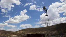 Kebakaran York sebagian dapat diatasi pada Selasa pagi setelah kobaran api berkobar pada Jumat di cagar alam liar California dan menyebar ke Nevada. (AP Photo/Ty O'Neil)