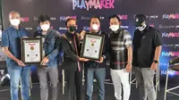 Empat Youtuber Fitra Eri, Ridwan Hanif, Arief Muhammad, dan Motomobi yang mengikuti Jimny Challenge berhasil meraih MURI